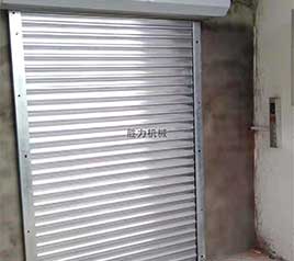 导轨式液压升降机安装完毕